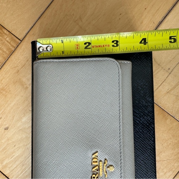 Prada Authentic Vintage Saffiano Leather Wallet - Picture 12 of 13